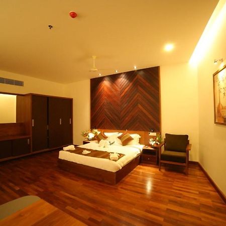 Woodies Bleisure Hotel Кожикоде Экстерьер фото