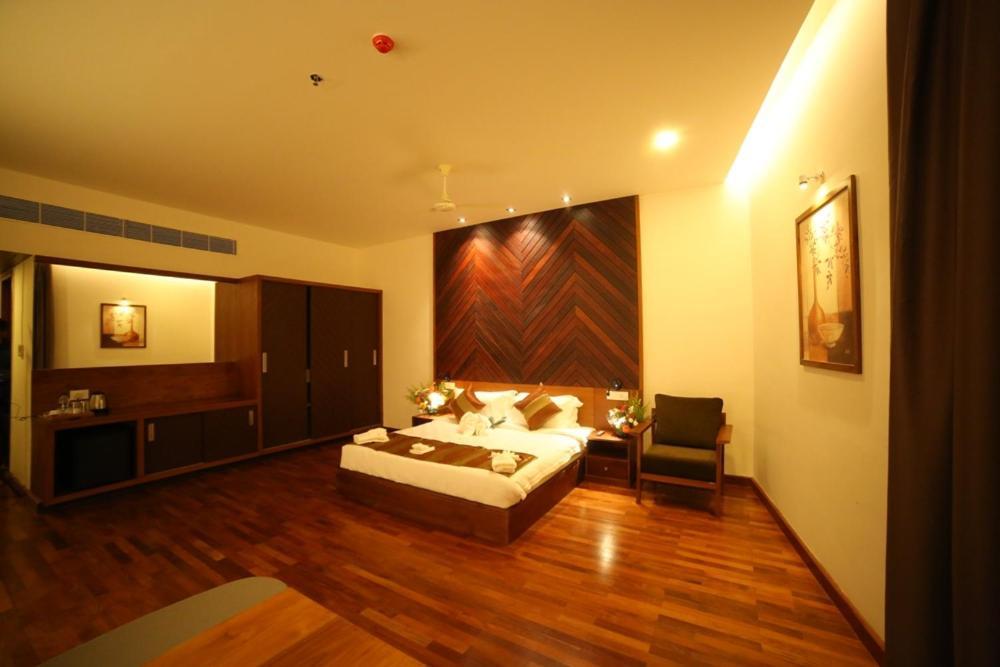 Woodies Bleisure Hotel Кожикоде Экстерьер фото