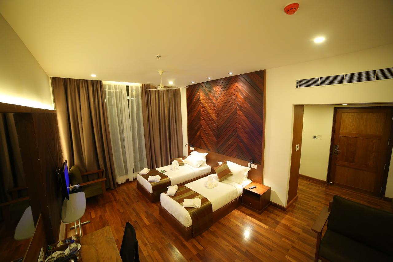 Woodies Bleisure Hotel Кожикоде Экстерьер фото