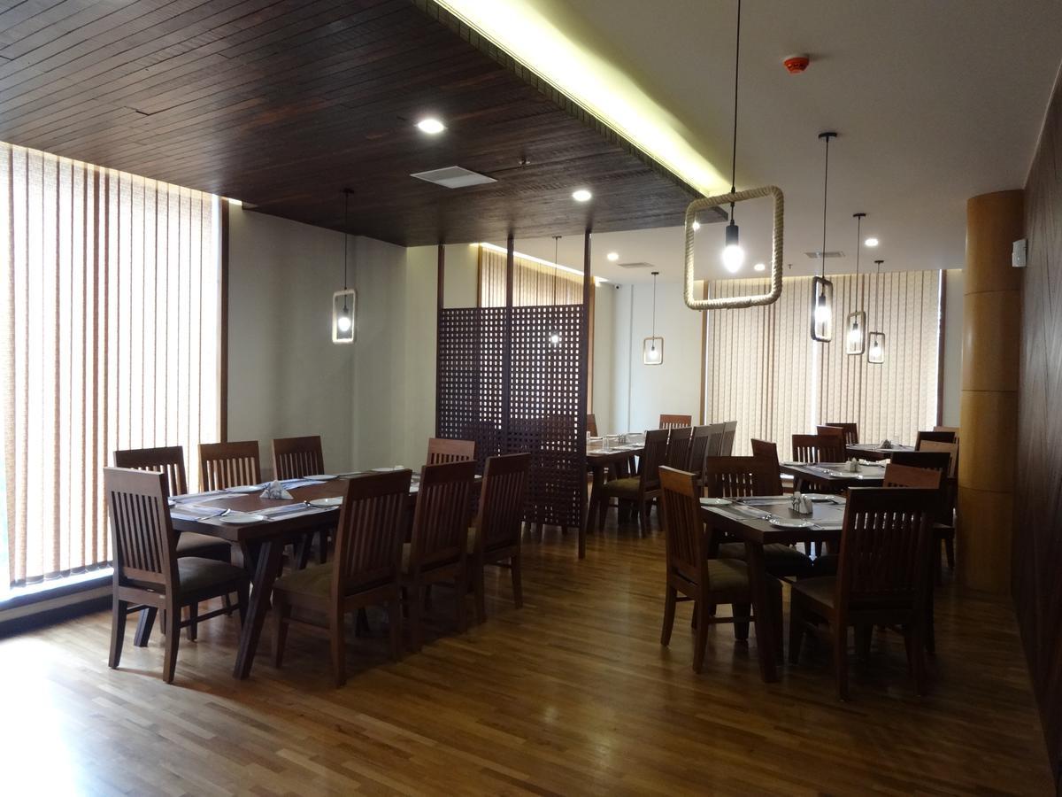 Woodies Bleisure Hotel Кожикоде Экстерьер фото