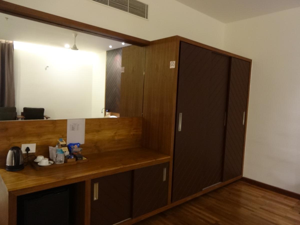Woodies Bleisure Hotel Кожикоде Экстерьер фото